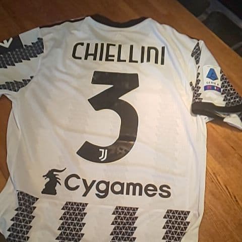 選手用ユベントスキエリーニ退団記念ユニ。