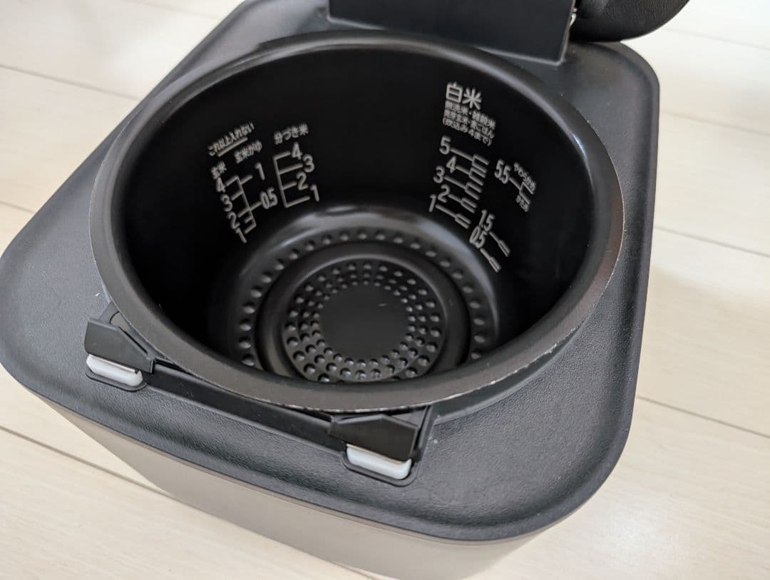 2022年製　HITACHI IH炊飯器 RZ-V100FM 黒