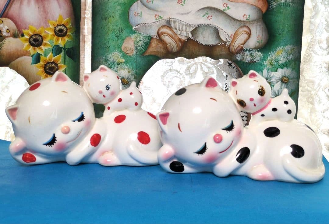 1970年代 内藤ルネ　黒い水玉模様の眠り親猫と子猫の貯金箱【RUNEシール有】