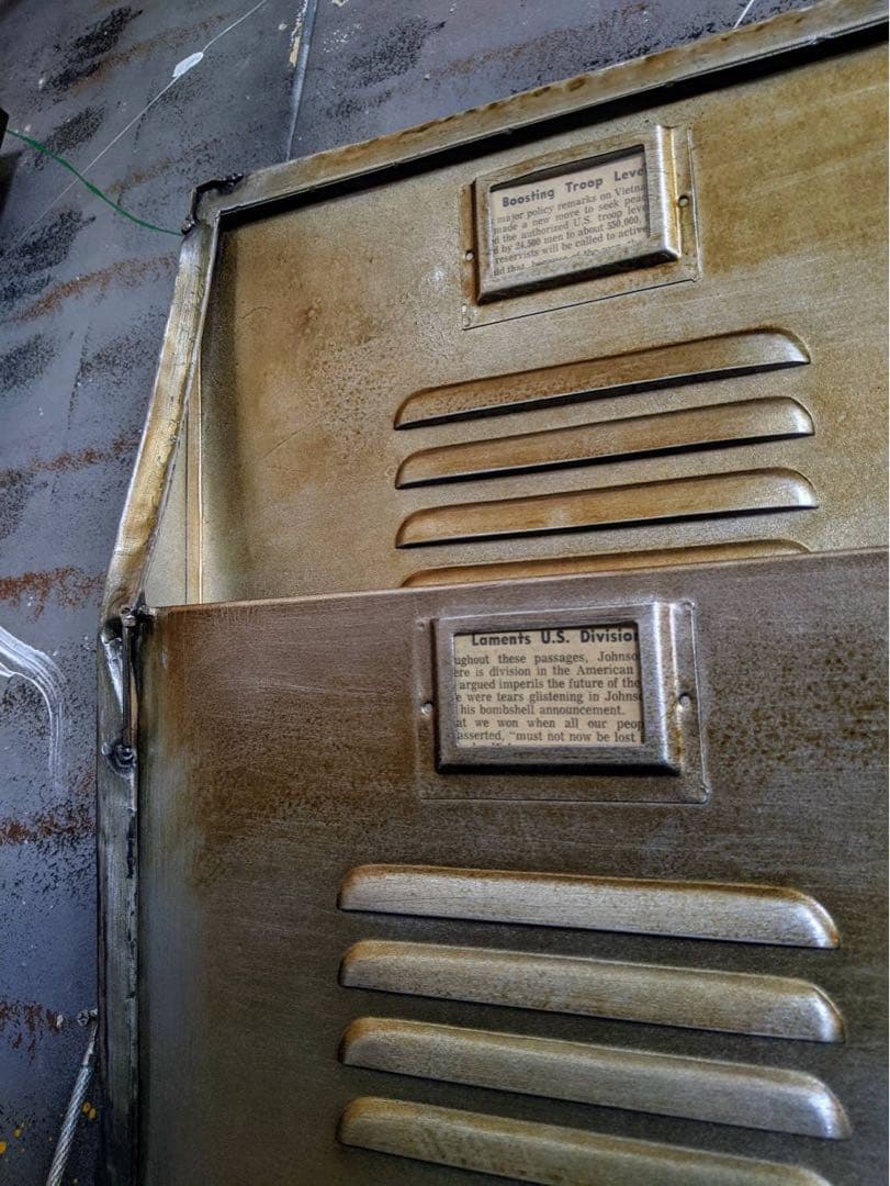 無骨さ半端ない！ペーパーホルダー マガジンラック（ダブル） インダストリアル