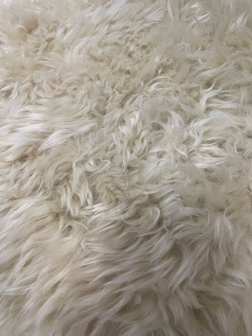 ニチロ毛皮株式会社　高級羊毛ムートンラグ　約194×68cm