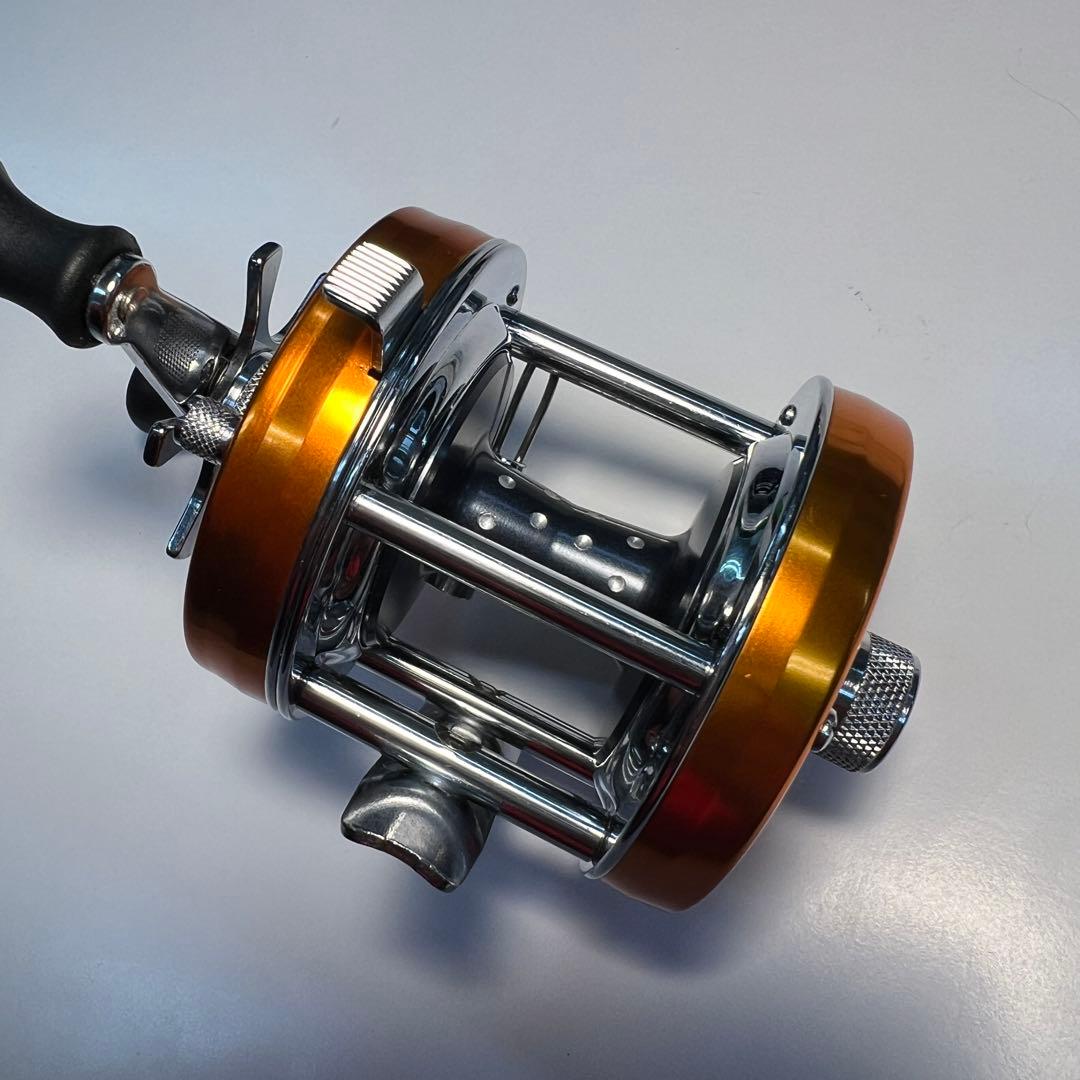 【美品】ABUアンバサダー 5501CS Rocket ファクトリーチューン 左