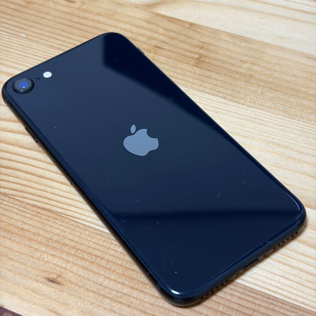 ク*3様 バッテリー新品　iPhoneSE第3世代64GB SIMフリー　美品