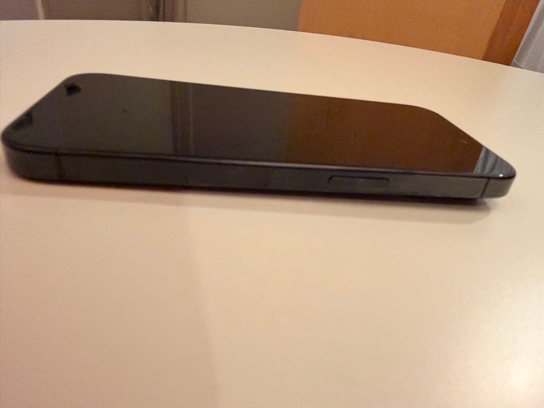 【美品】Apple iPhone 15 Pro ブラックチタニウム 128GB