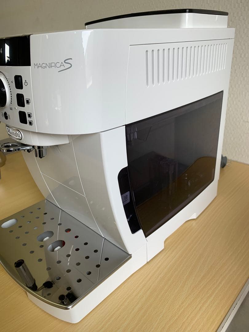 De'Longhi デロンギ マグニフィカ S ECAM22112W
