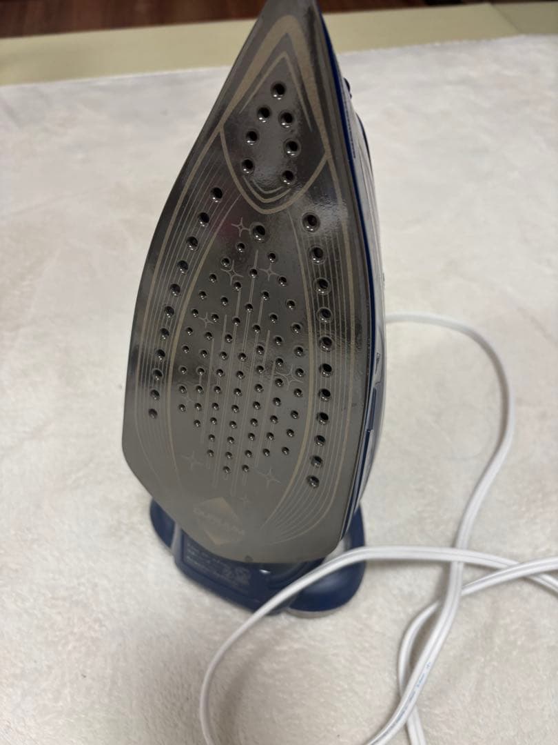 新品　試用のみ　T-fal FV6825 アイロン 1400W DURILIUM