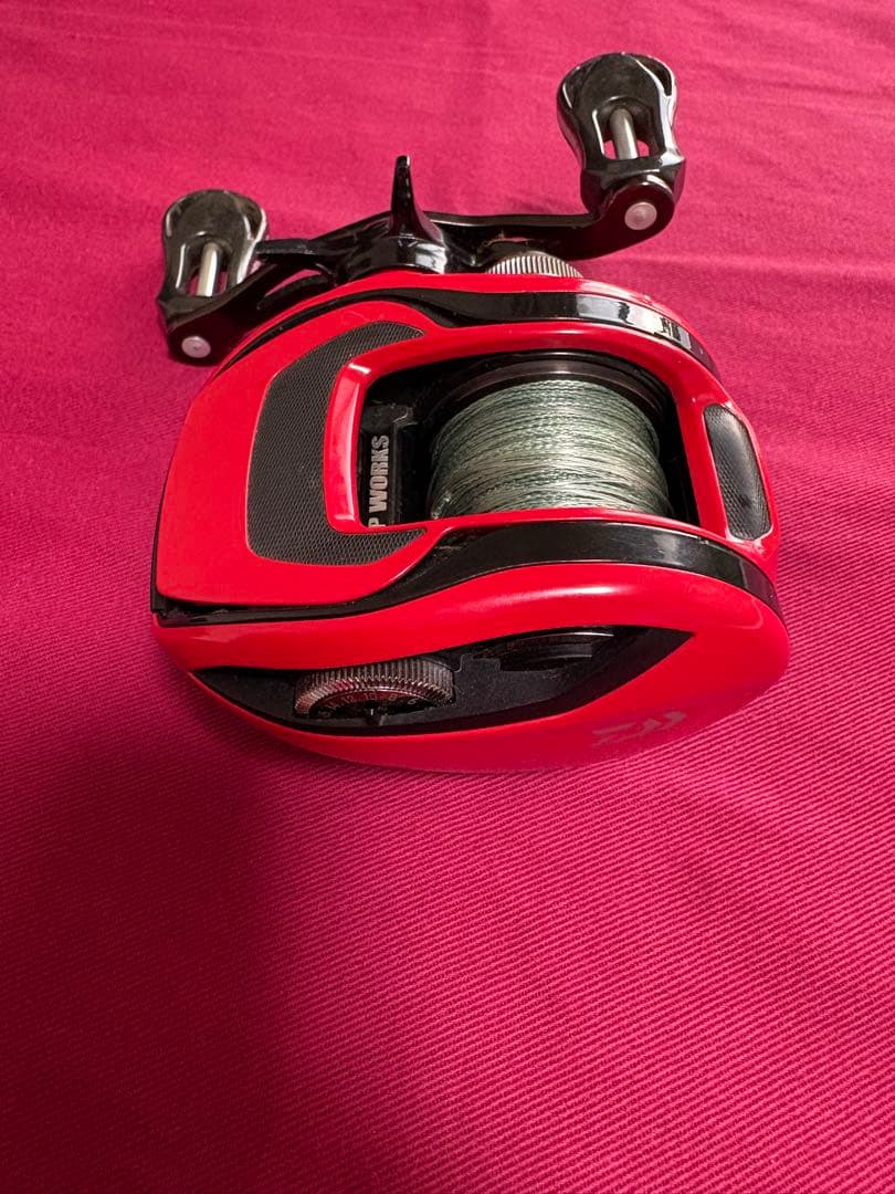 ダイワ T3 SLP CUSTOM レッド ベイトリール 右ハンドル