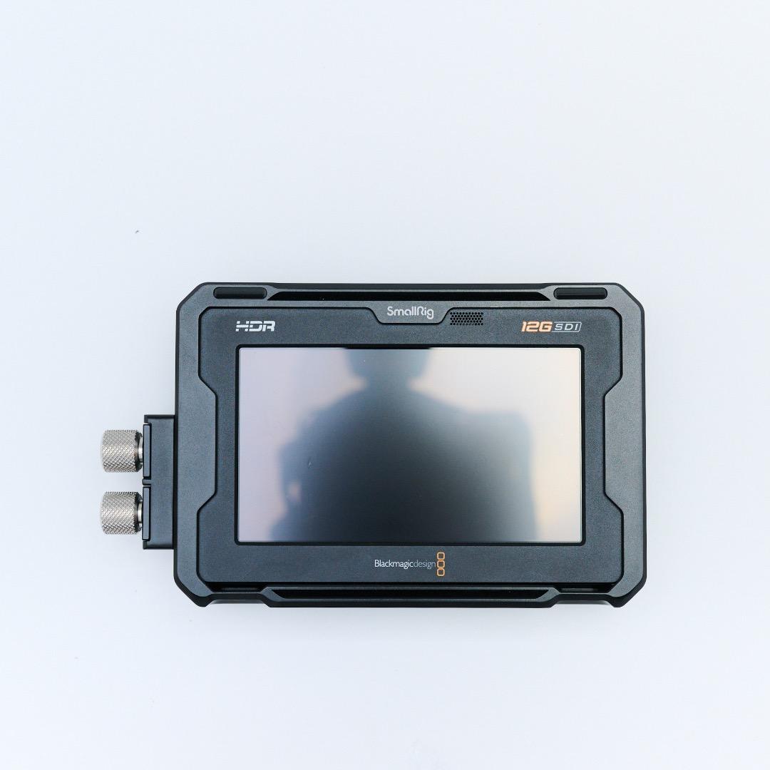 Blackmagic Video Assist 5” 12G HDR ケージ付