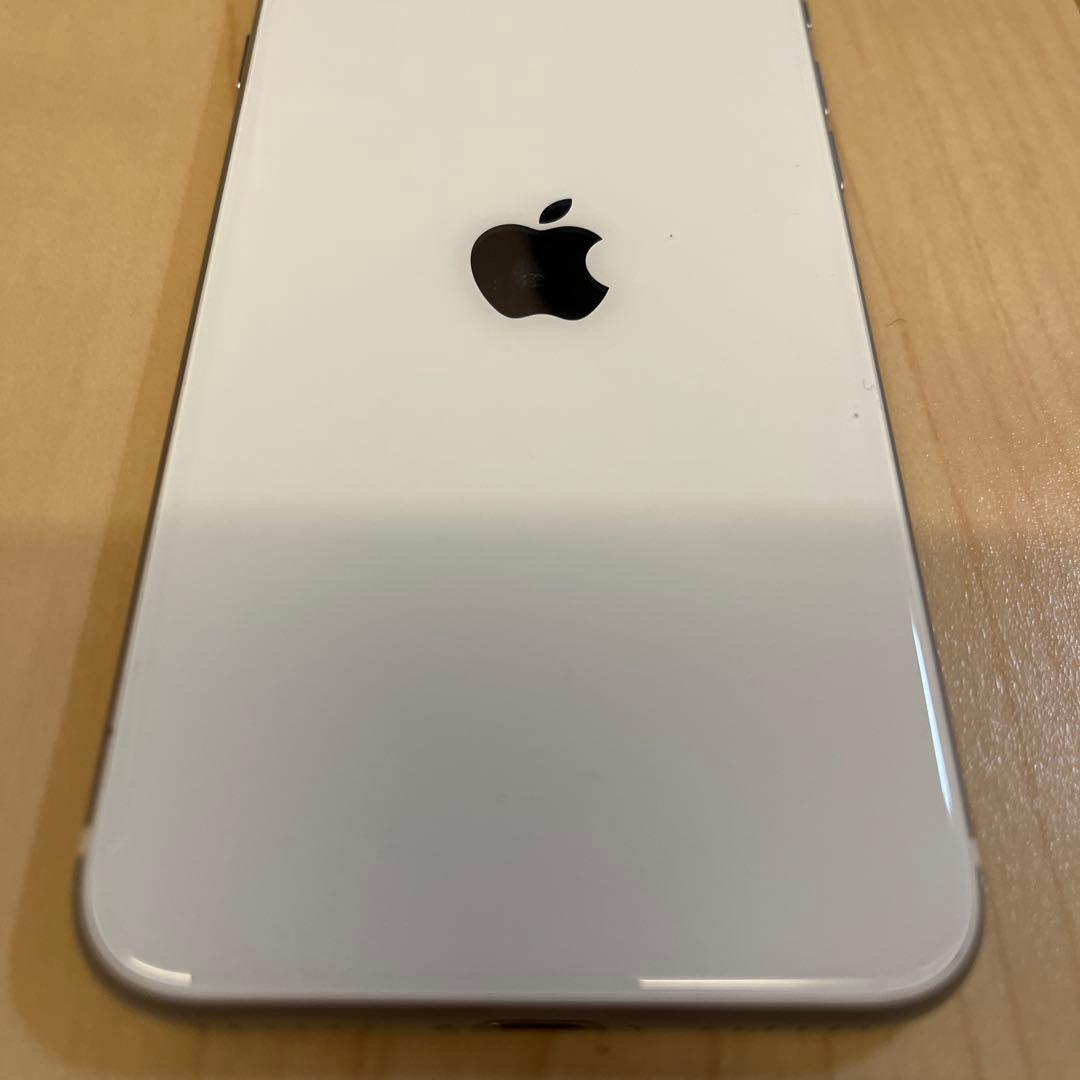 Apple iPhone SE (第2世代) ホワイト 本体　純正ステッカー付き