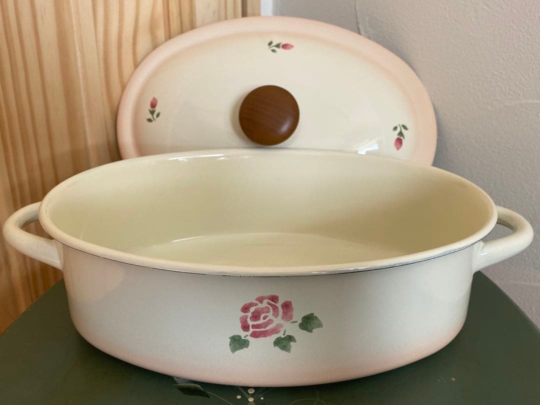 ☆マニーローズ☆ホーロー 両手鍋　オーバル　木製つまみ Many