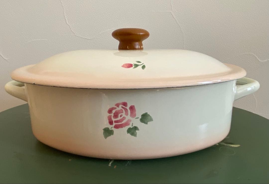 ☆マニーローズ☆ホーロー 両手鍋　オーバル　木製つまみ Many