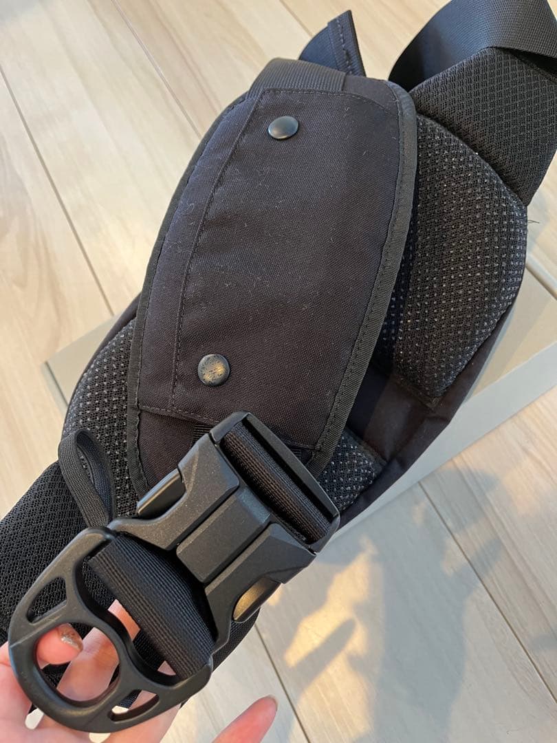 Hugoo ブラック×ミルクティーベージュ　2025最新　ヒップシート 収納袋付