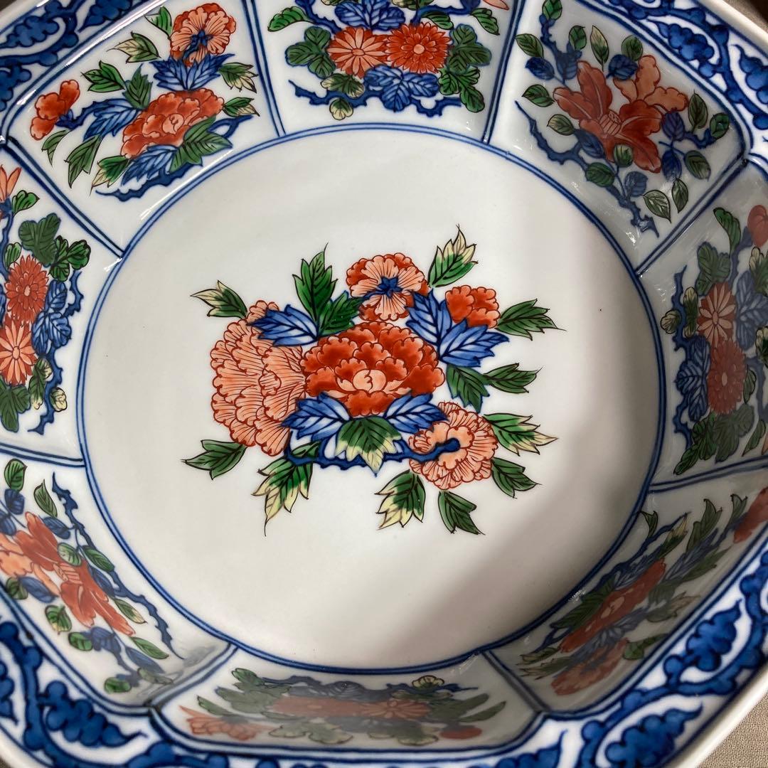 【源右衛門】古伊万里の伝統　日本の名窯　舘林源右衛門作　花割牡丹見込文　八角鉢