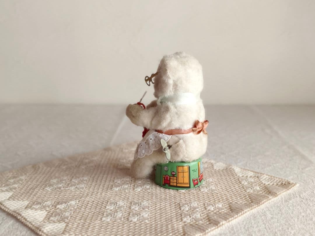 * vintage bear ❀ ゼンマイ仕掛けの 編み物 ネコさん