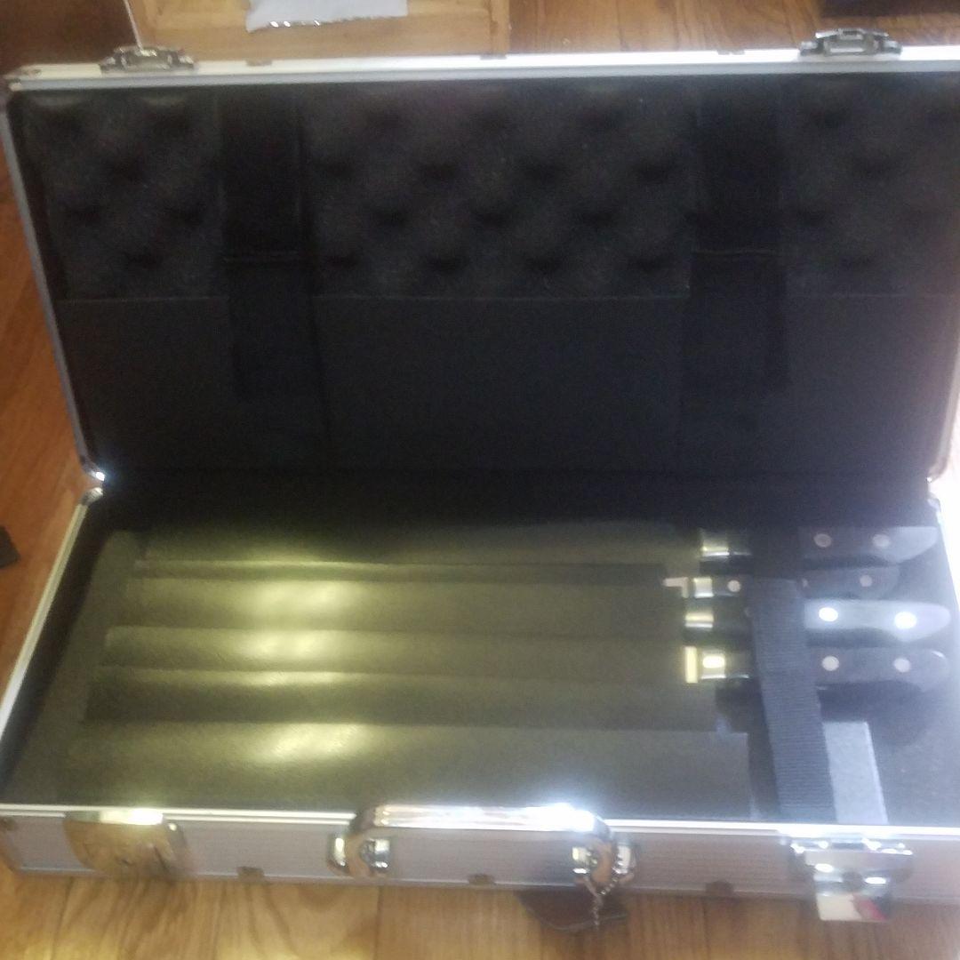 包丁ケースと包丁４本です。