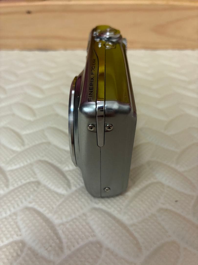 美品　fujifilm f70exr デジタルカメラ