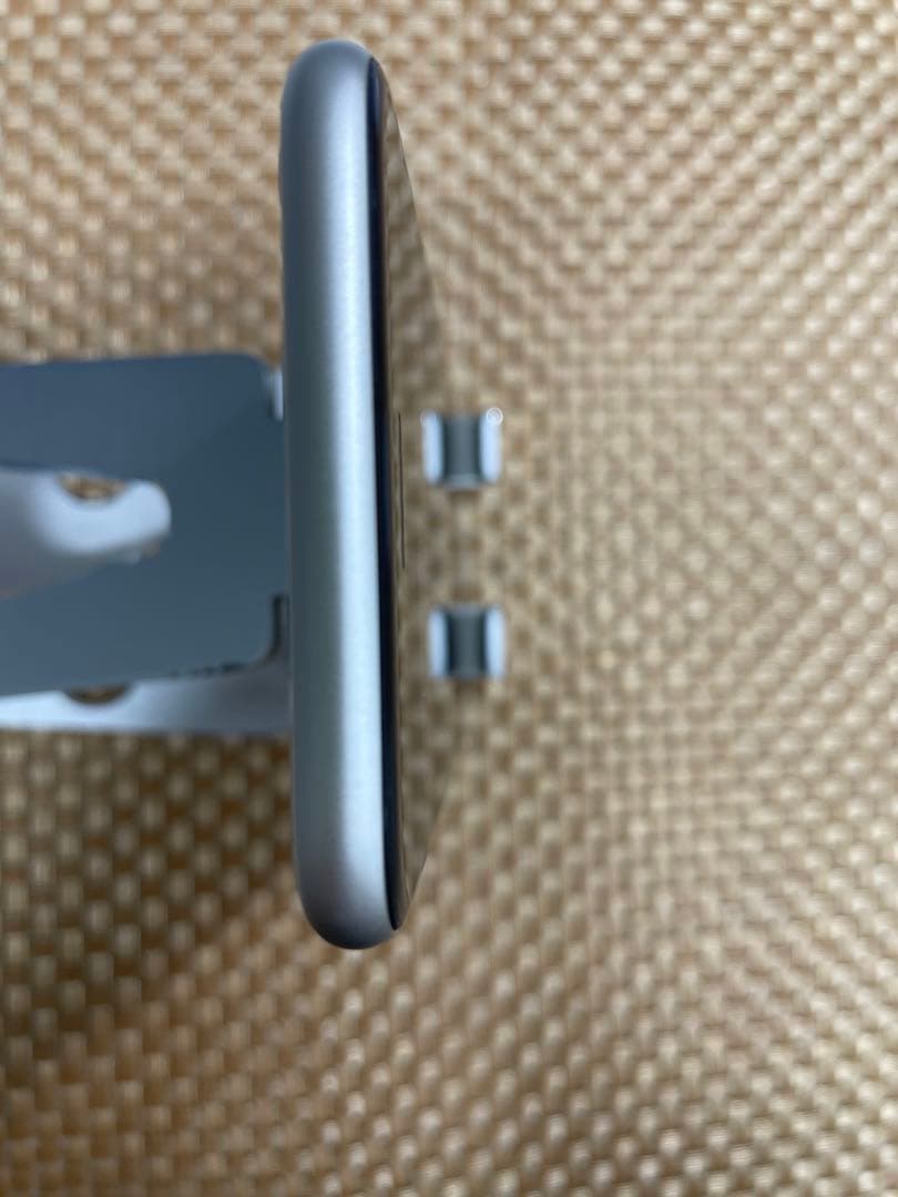 iPhone SE 第3世代 64 GB スターライトSIMフリー【2668】