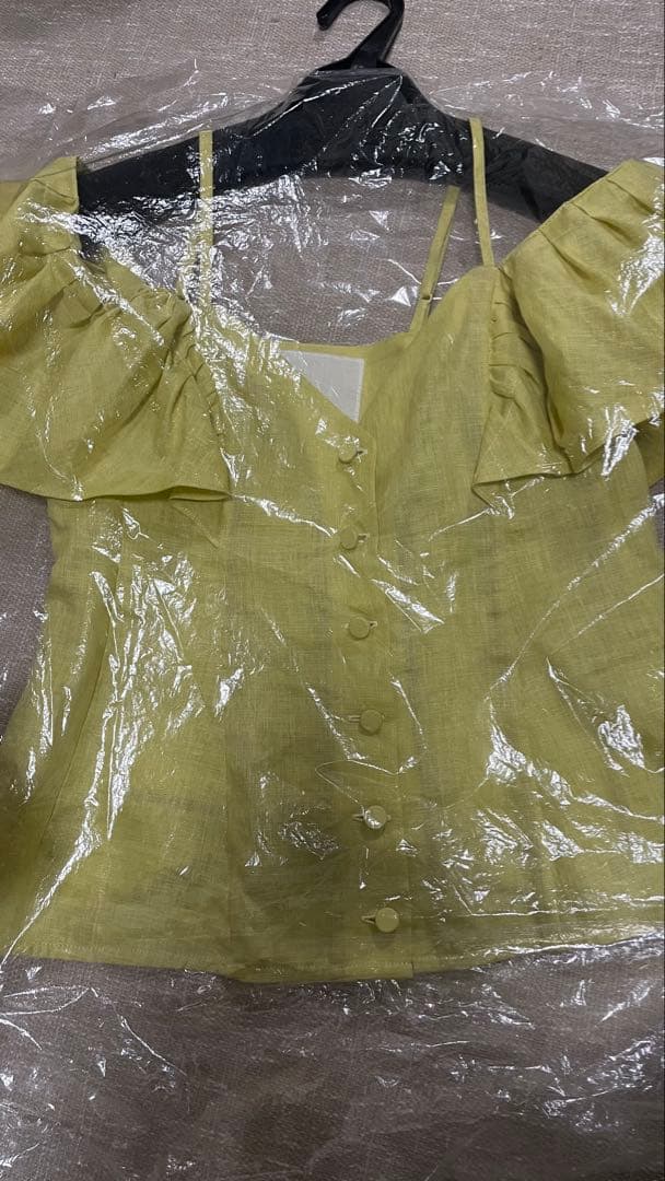 MYLAN イエロー フリルキャミソール