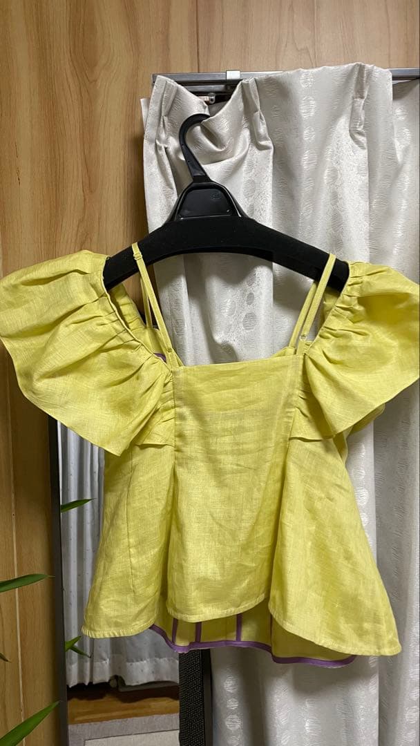 MYLAN イエロー フリルキャミソール