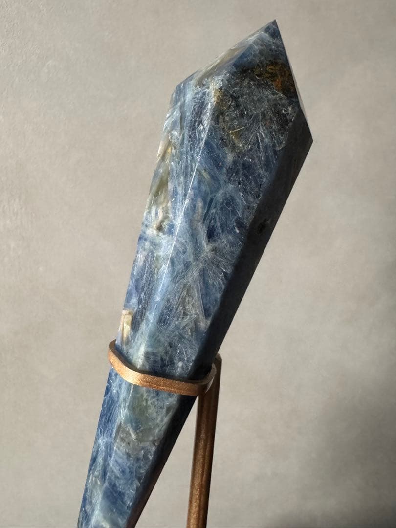 ブラジル産 カイヤナイト ワンド ゴールドスタンド付き 214g