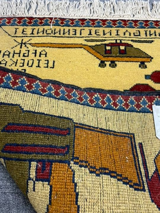 アフガニスタンの手作り絨毯size:70x73‼️