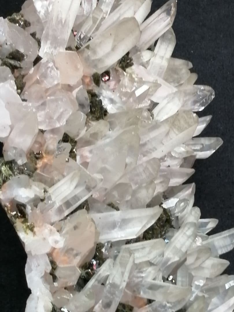 水晶 エピドート 共生クラスター（グリーントルマリン）3.9kg ーtot015