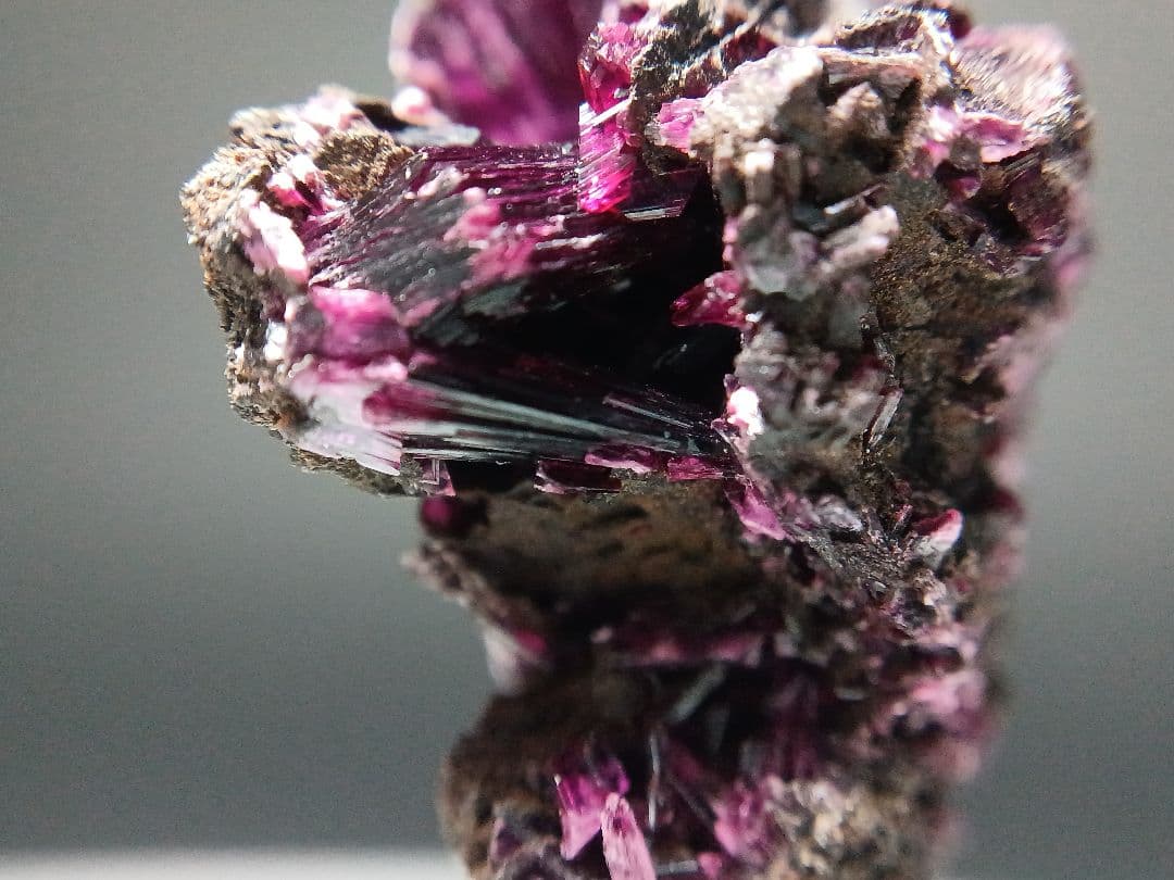 だいき　エリスライト　原石　コバルト華　鉱物標本