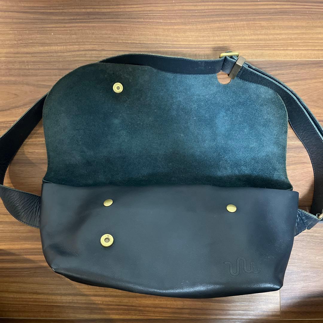 【本日限りお値下げ】Uni&coネイビーレザーメッセンジャーバッグ サイズS