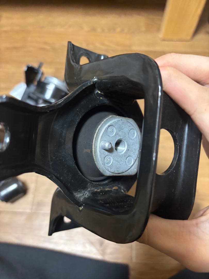 スイフトスポーツ　zc33s 純正エンジンマウント