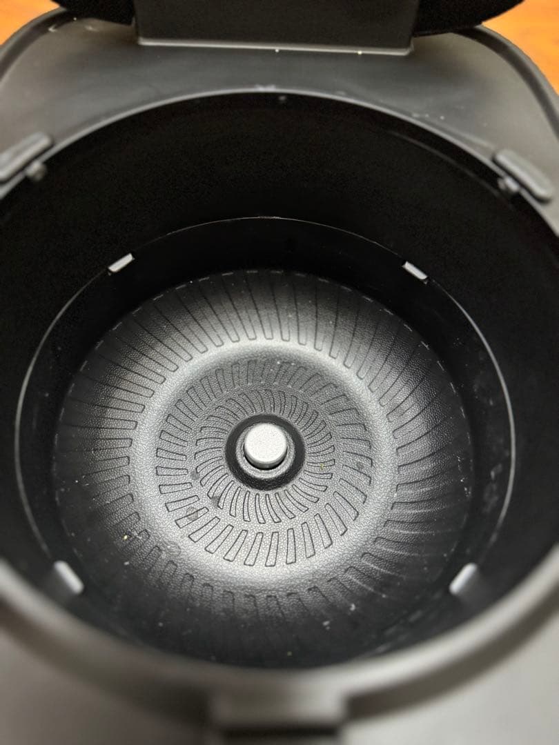 【値下げ】22年製　TOSHIBA RC-10 ブラック炊飯器