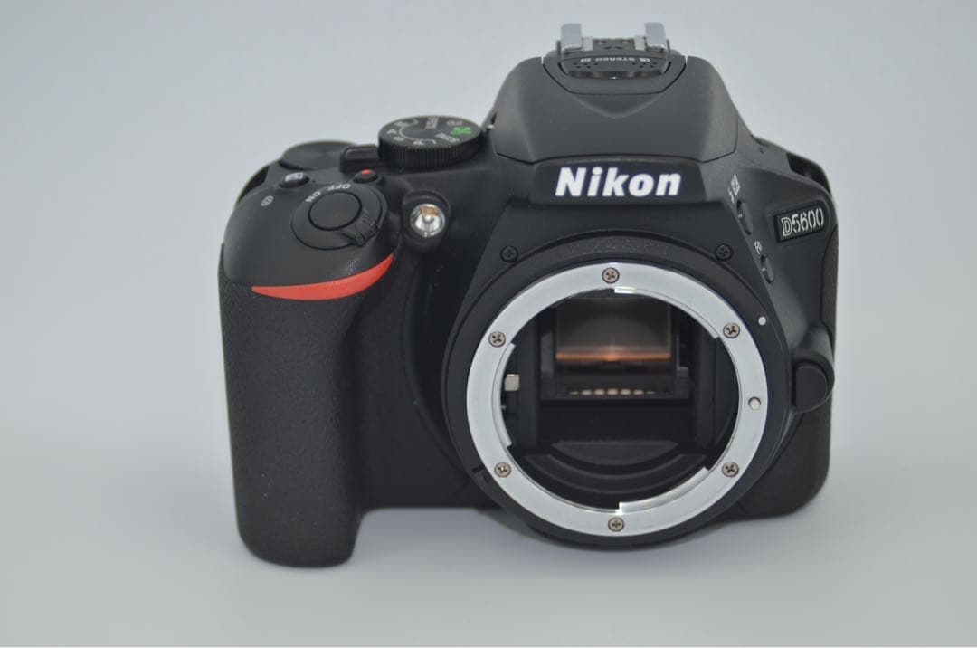NIKON D5600 W ズームキット