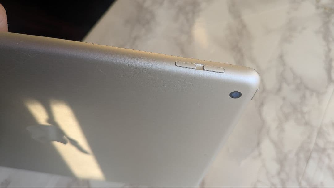 iPad第7世代32 GB キーボードと立てられるカバーもオマケします。