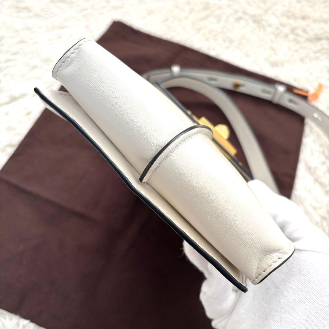 TOD'S トッズ スマホショルダーバッグ 金具 ロゴ金具 ロゴ型押し