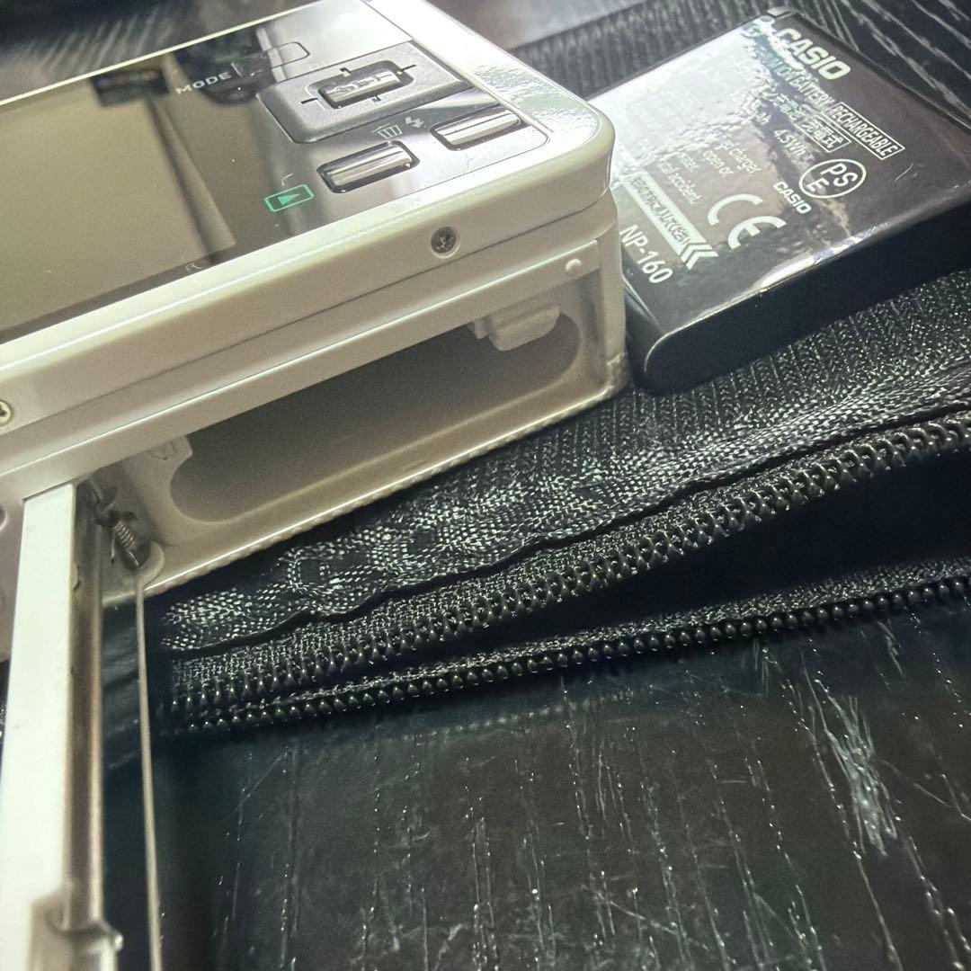 美品 CASIO EXILIM EX-ZR70WE ホワイト