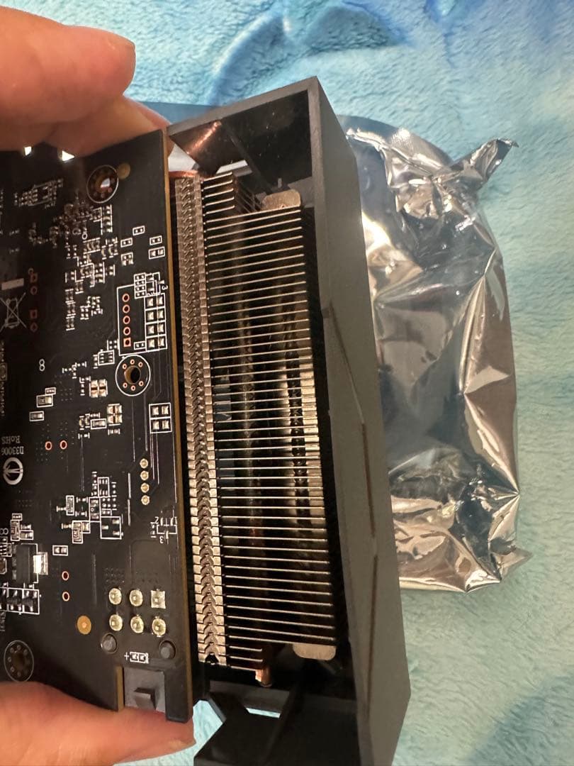 GIGABYTE RX 6500 XT グラフィックボード