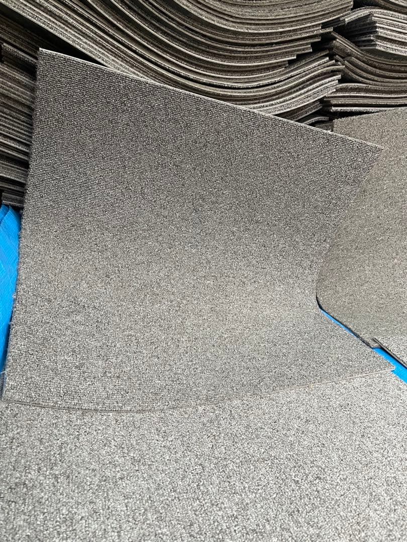 大量タイルカーペット グレー　宮城　150枚