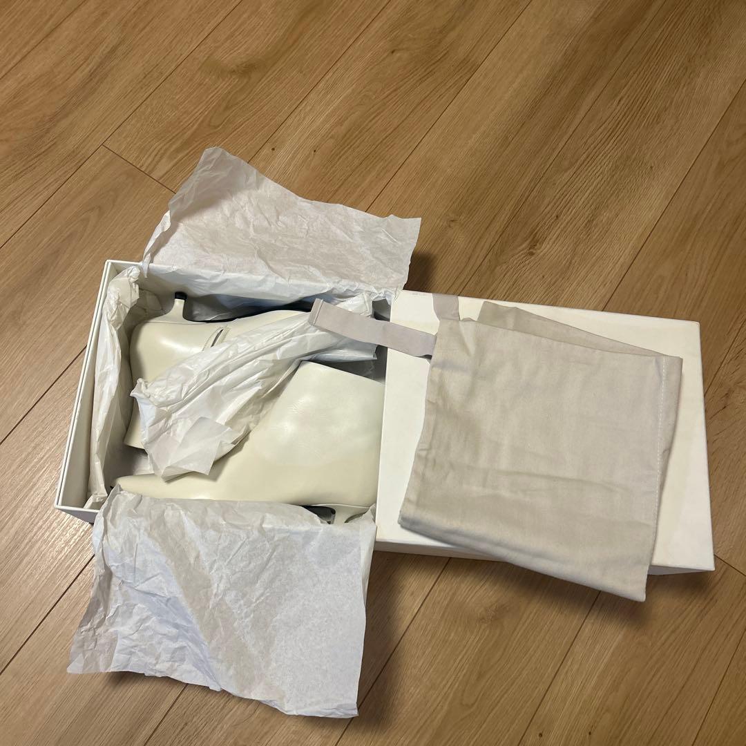 再値下げTHE ROW ホワイト ポインテッドトゥ Coco37