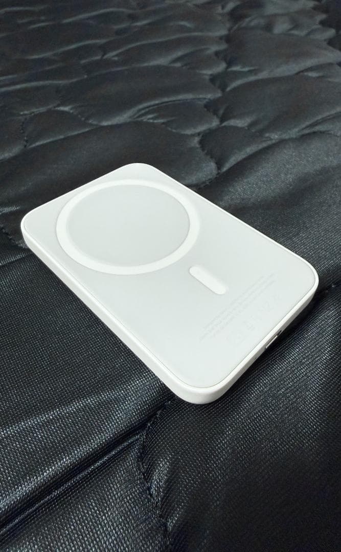 x*y様 iPhone SE(第3世代)64GB Appleモバイルバッテリー付