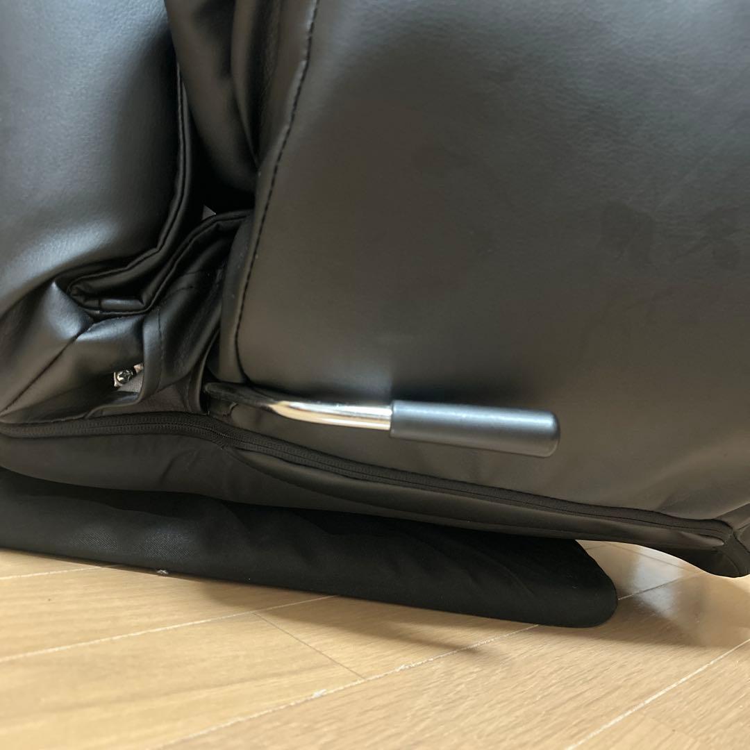 黒のリクライニング座椅子