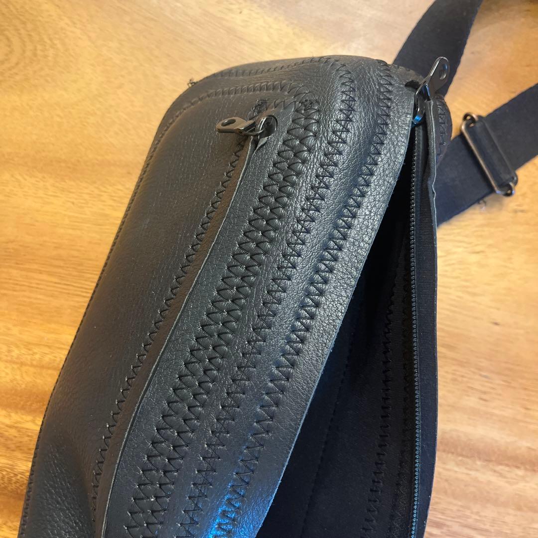 NAOTO SATOH スクエアボディバッグ