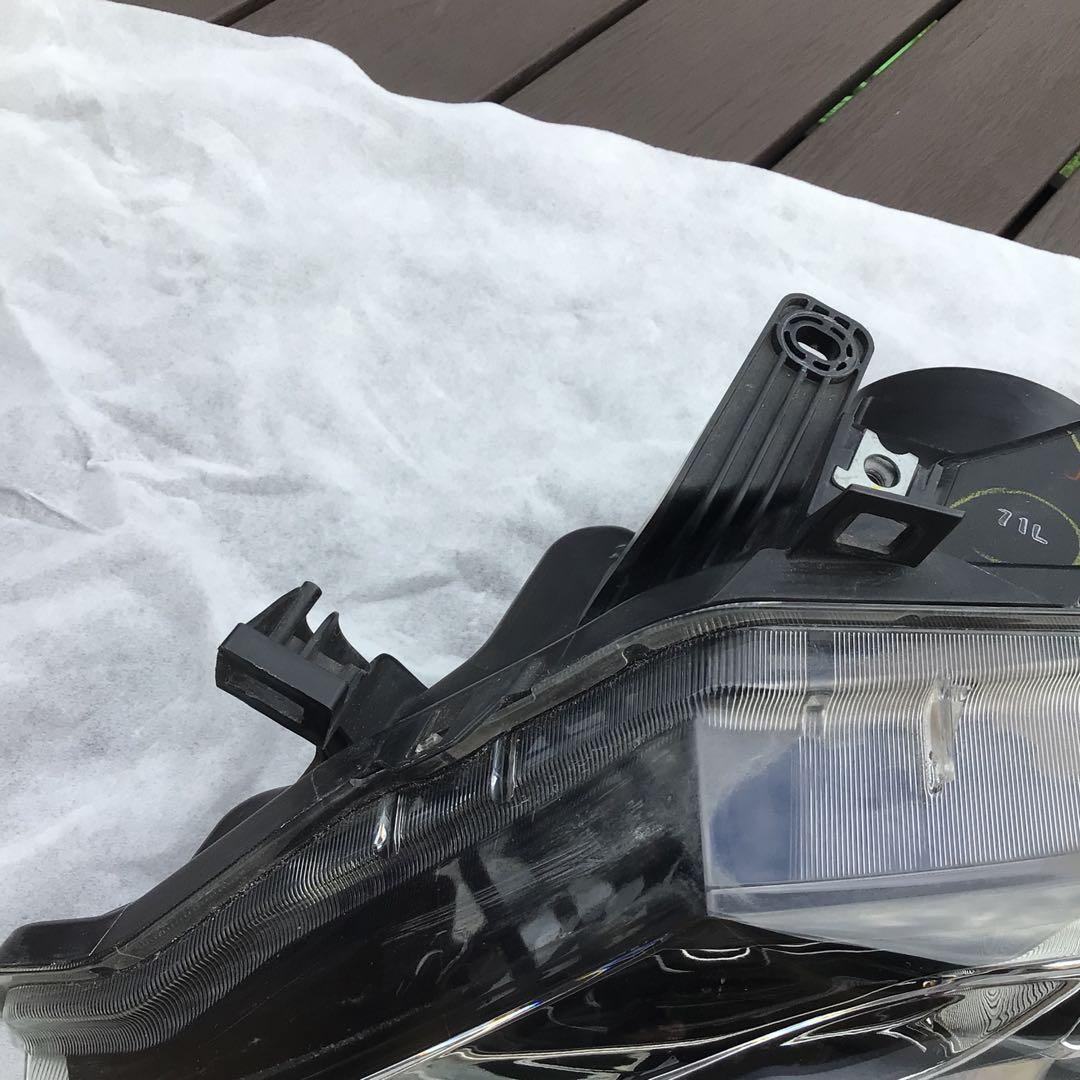 C27 セレナ　左　ヘッドライト