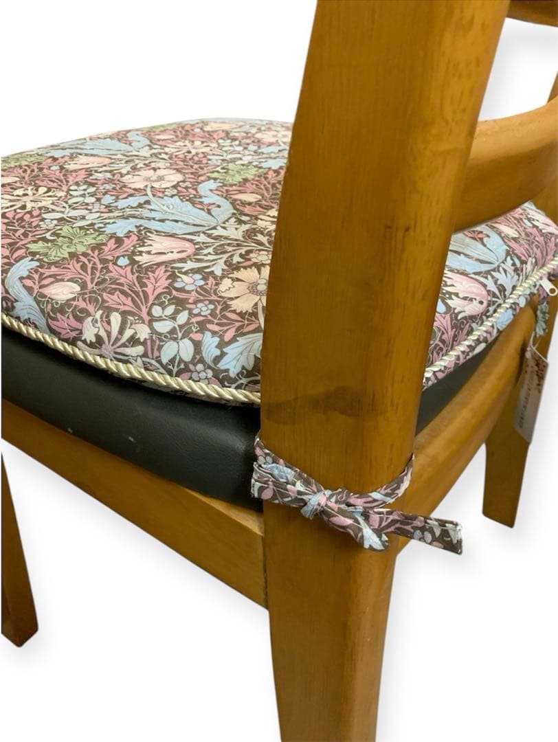 コンプトン柄　ダイニングシートクッション　4枚セット