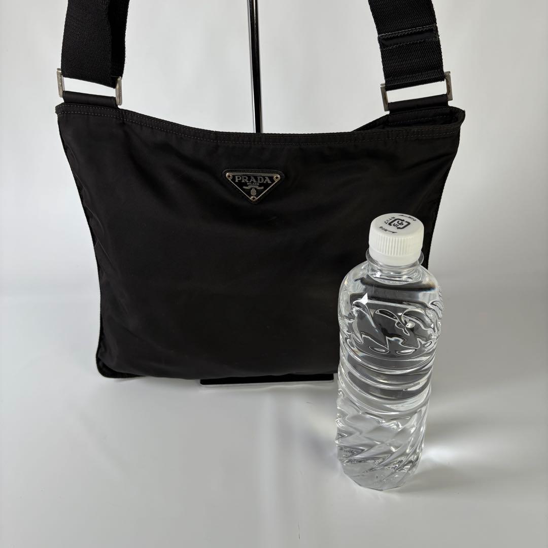 PRADA テスート ショルダーバッグ　サコッシュ　三角プレート 黒 ブラック