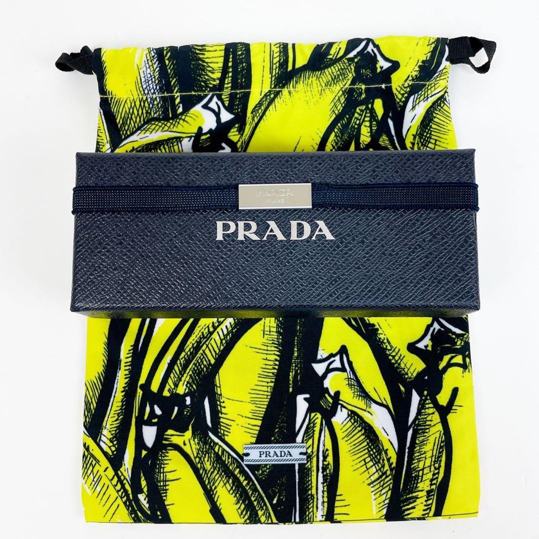 未使用級 プラダ サフィアーノ 三角プレート ゴールド金具