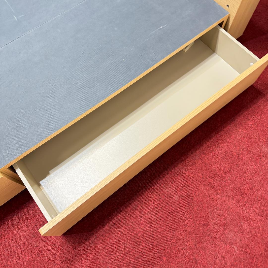 ダブルベッド　引き出し有り　コンセント付き　枕元に収納有