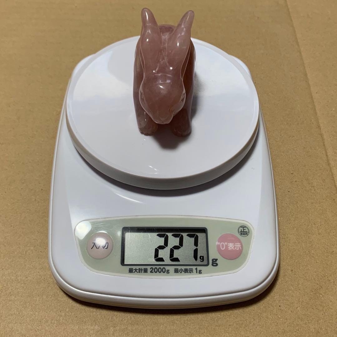 希少　ローズクォーツ　うさぎ　彫刻　置き物　恋愛
