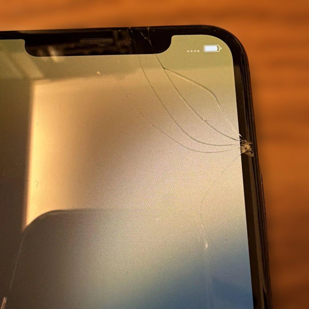 iPhone 本体11pro 64GB