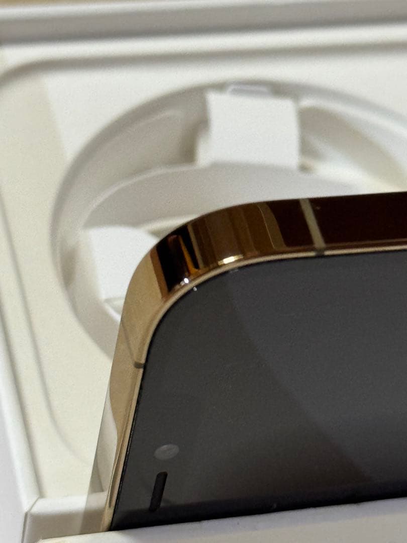 hugs！iPhone 12 pro max 純正バッテリー新品！