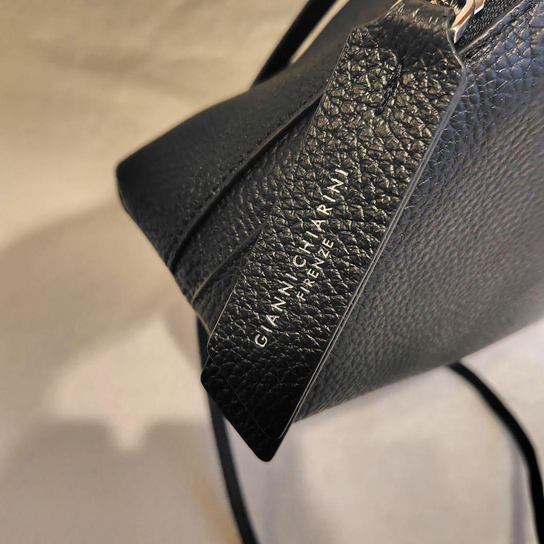 ジャンニキャリーニ アリファ M 黒 ショルダーバッグ　レザー　2way