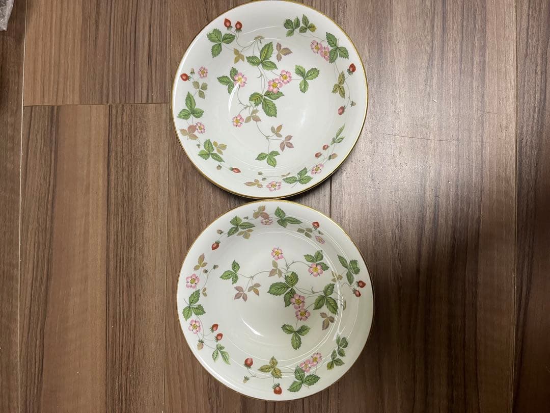 ウェッジウッドワイルドストロベリー　サラダボウル2枚皿1枚マリアージュ ボウル1